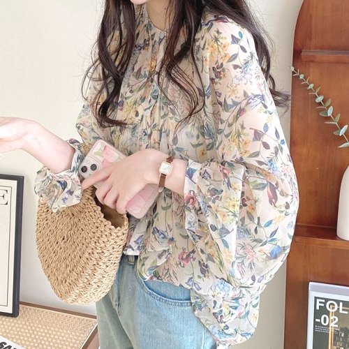 存在感抜群 スウィート 花柄 シングルブレスト 長袖 シャツ 大人カジュアル fashion ootd 夏コーデ ファッション coordinateコーディネート 夏服 カジュアルコーデ 今日のコーデ 大人コーデ レディース