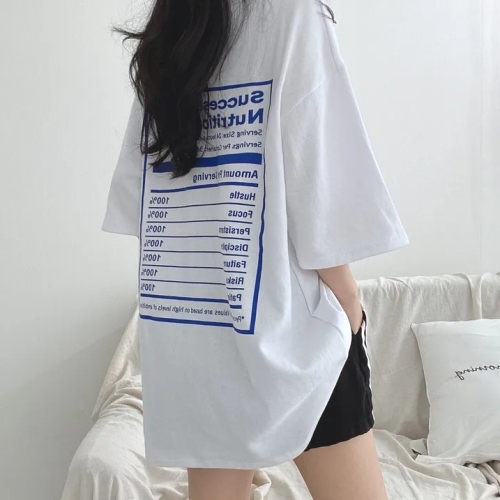 心地よい プリント アルファベット 大きめのサイズ感 ラウンドネック プルオーバー Tシャツ 夏服 夏コーデ ファッション 今日のコーデ 大人コーデ レディース